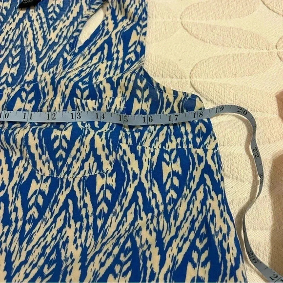 Cynthia Rowley royal blue and white print rayon tank w racerback. Size L. Rayon - Picture 3 of 6